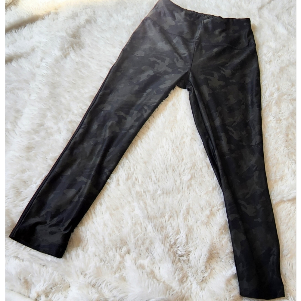 Cali active camouflage print crop stretchy skinny legging activewear size small